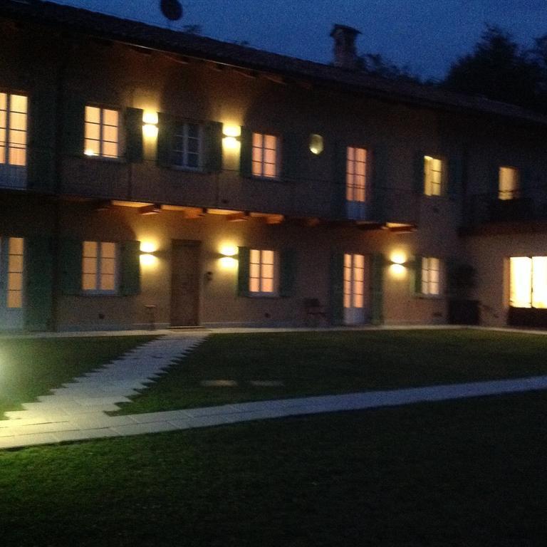 Sangrato 1883 Villa Monteu Roero Kamer foto